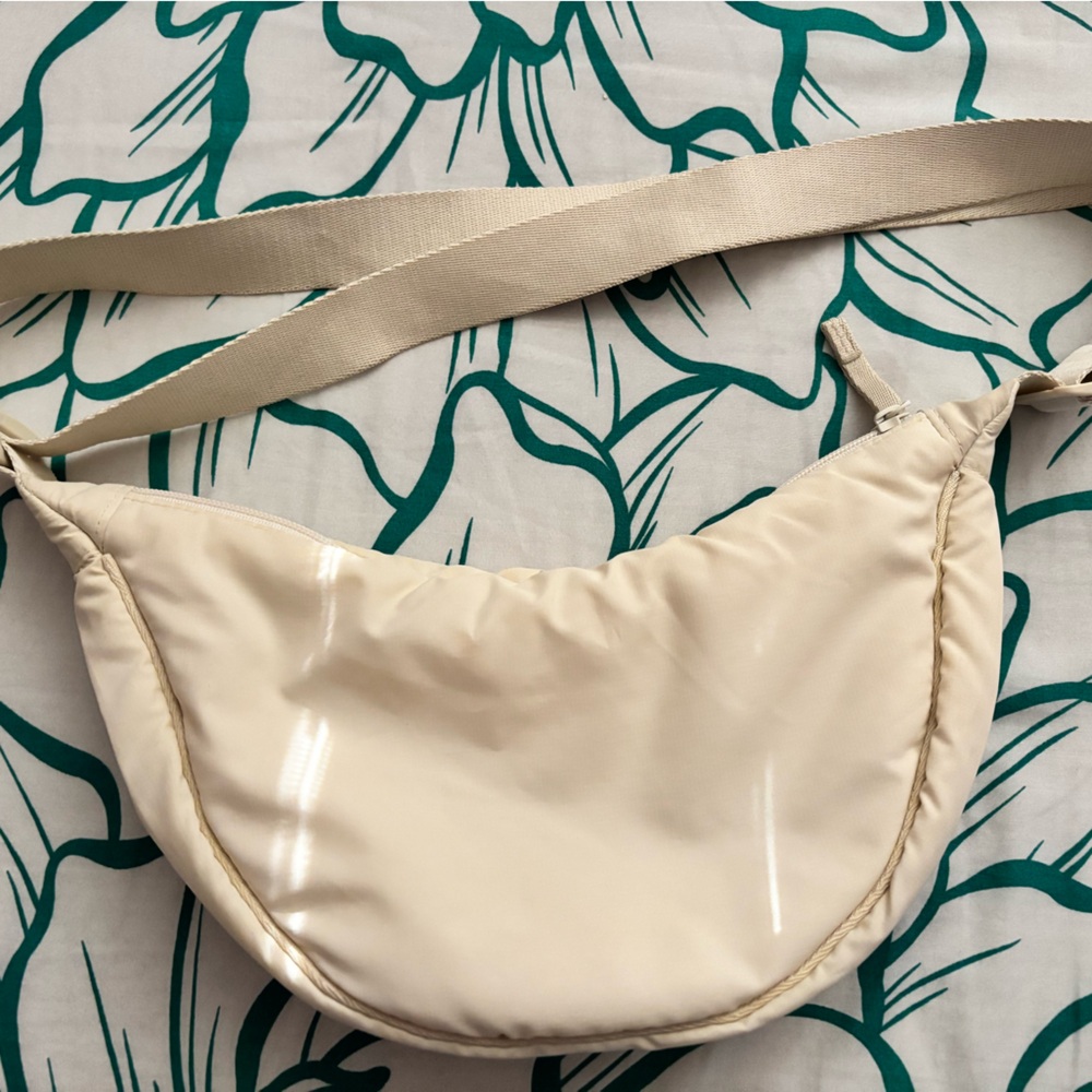 UNIQLO Round Mini Shoulder Bag
